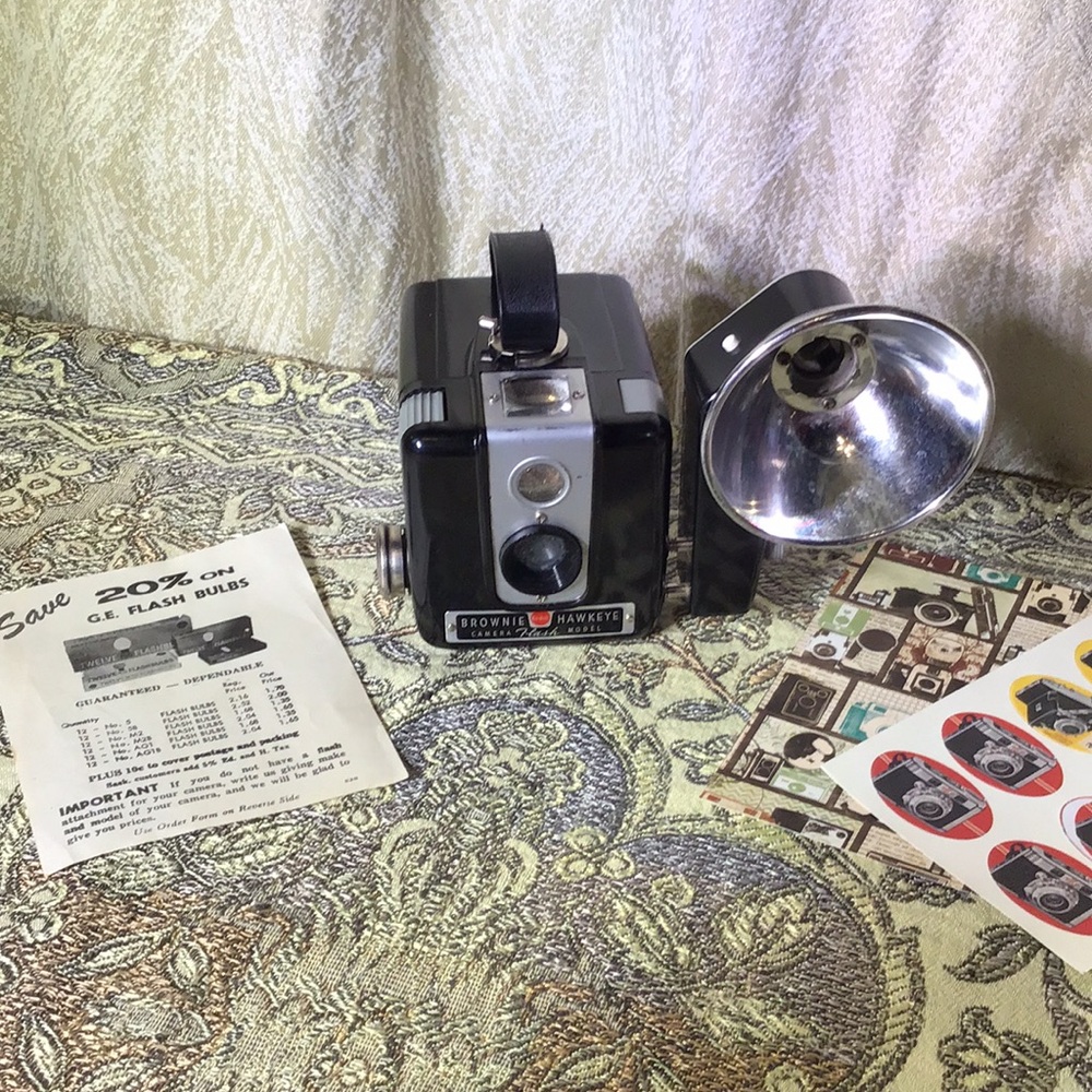 🔥Hawkeye Brownie vintage camera with flash attachment 1950s Display w/bonuses